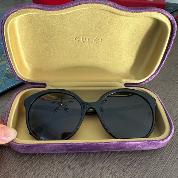 Gucci Black Sunglasses. GG0257S - Picture 4 of 12